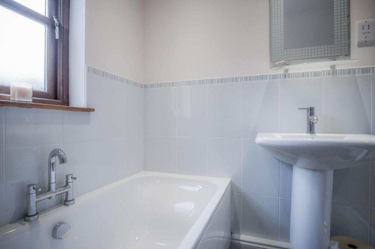 Llais Afon - 3 Bedroom Holiday Home - Fishguard Extérieur photo